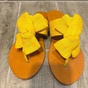 Anthropologie Seychelles Jana Twist Yellow sandal size 7 1/2